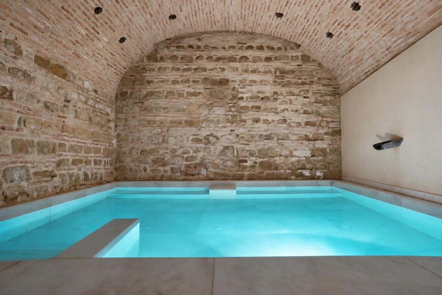 Caliphal Bath + 60-min exfoliating massage